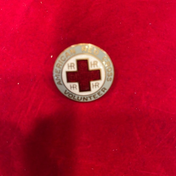 Vntg WWII American Red Cross HR (Hospital and Recreation) Volunteer Button Pin - Picture 1 of 5